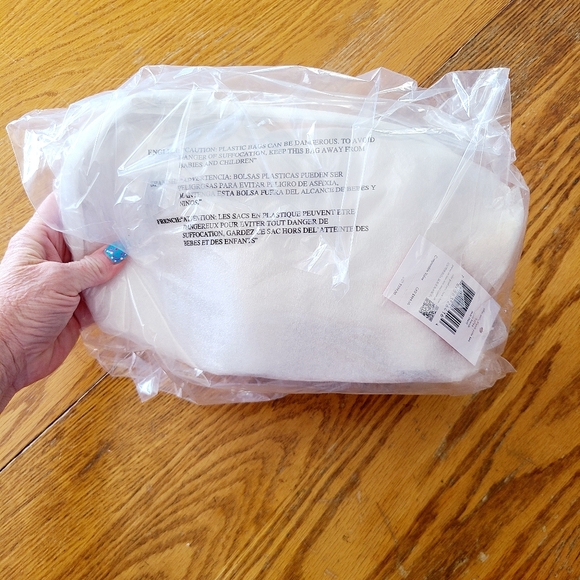 👀50% OFF - NWT‼️Kate Spade Other Artic Friends Polar Bear Crossbody - Picture 8 of 9